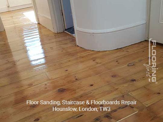 Floor sanding, stairs & floorboards repair in Hounslow 4