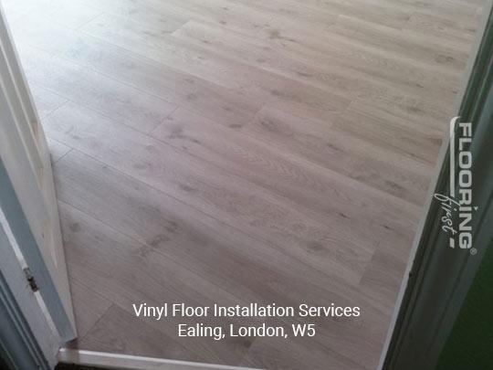 Vinyl floor installation services in Ealing 3