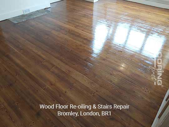 Wood floor re-oiling & stairs repair in Bromley 9