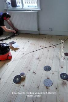 Floorboards sanding, varnishing and staining in North London 3
