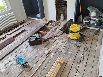 Loose or lifting floorboards