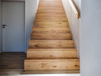 Pros and cons of a hardwood staircase