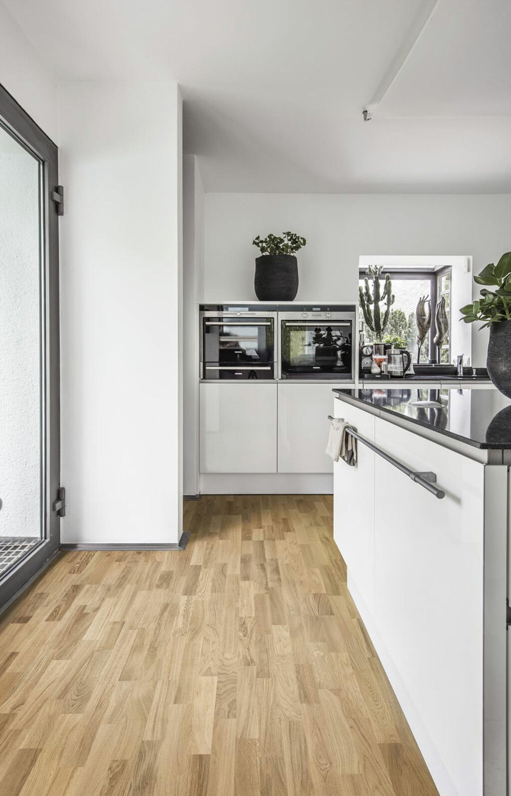 Kahrs Lumen Oak Dawn Engineered Flooring, Brushed & Ultra Matt Lacquered, 200x15x2423mm