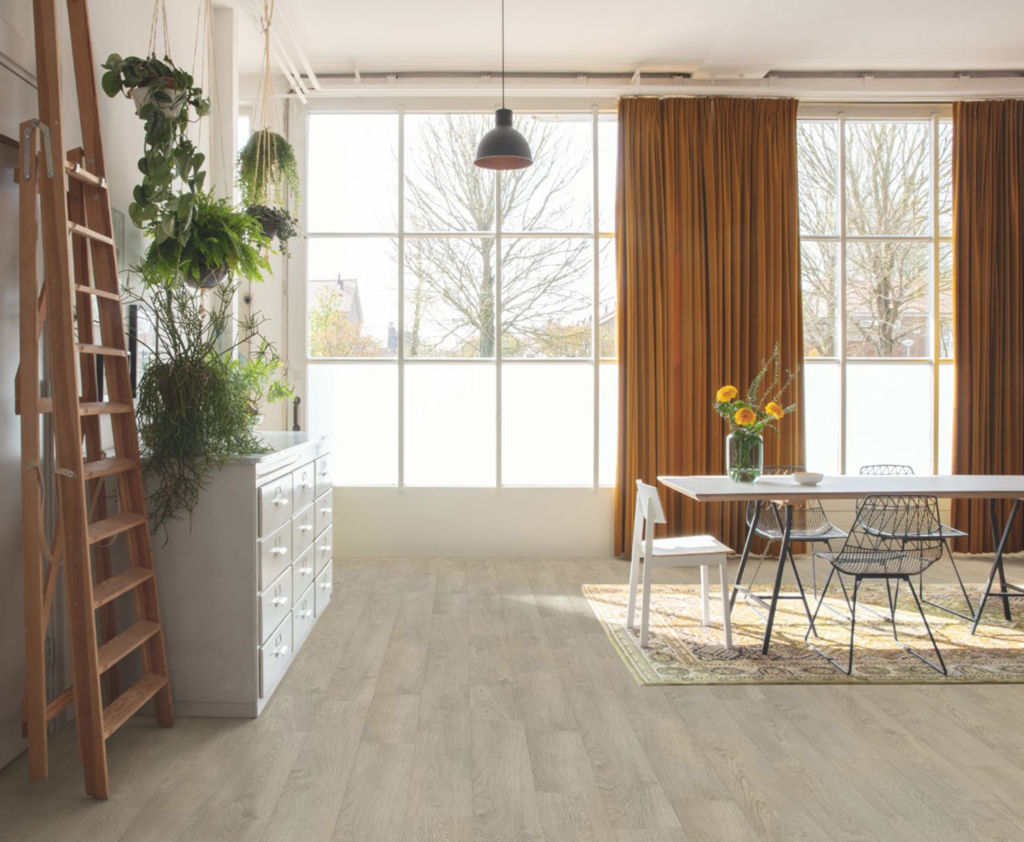 QuickStep CLASSIC Old Oak Light Grey Laminate Flooring, 8mm Thumb