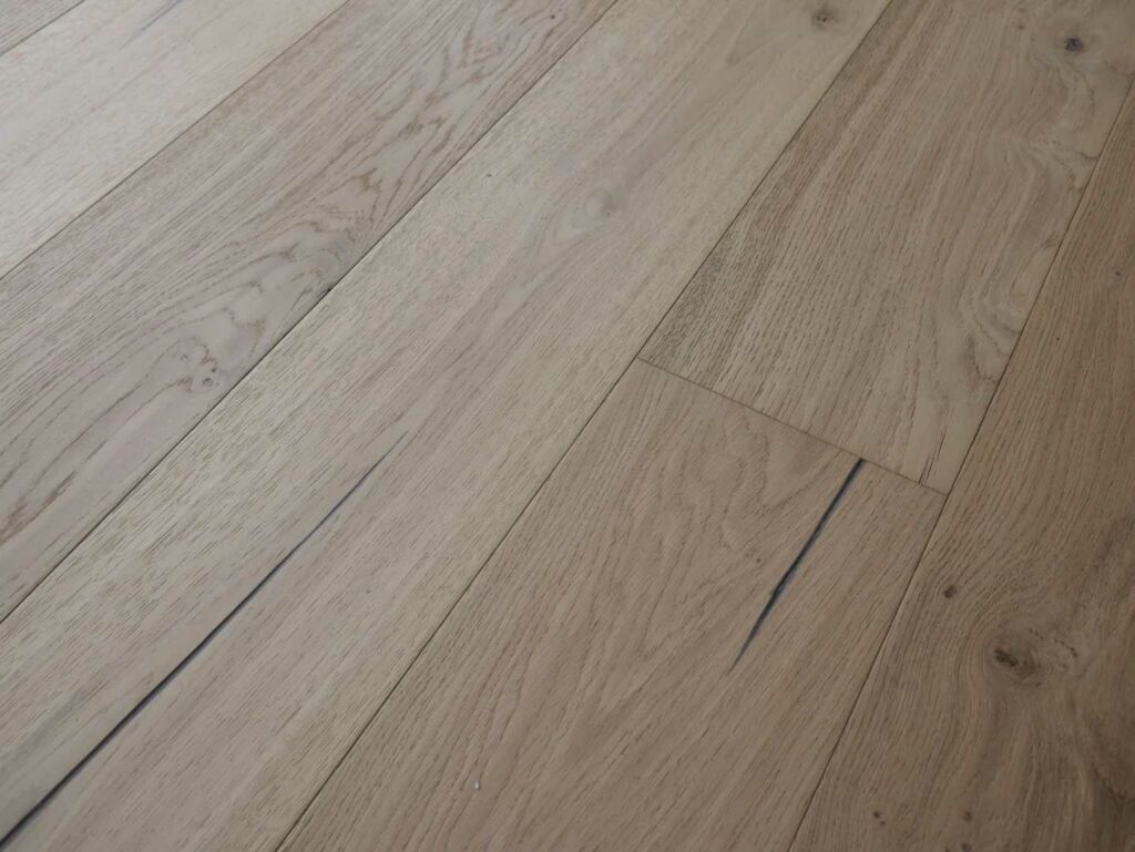 Tradition Engineered Oak Flooring, Natural, Handscraped, Oiled, 190x14x1900mm