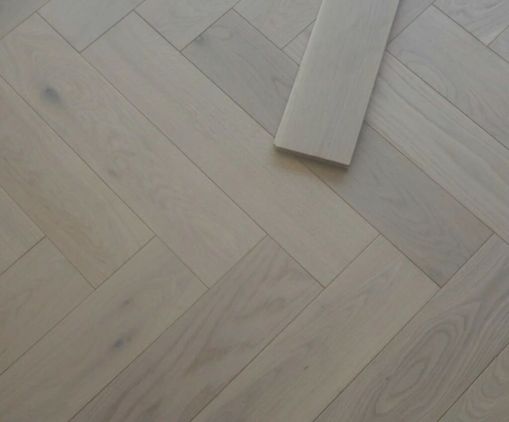 Tradition Engineered Oak Parquet Flooring, Herringbone, White Oiled, 125x14x600mm
