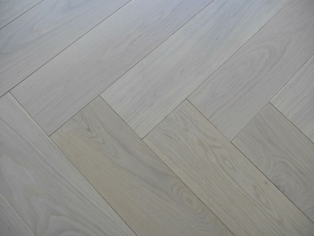 Tradition Engineered Oak Parquet Flooring, Herringbone, White Oiled, 90x14x450mm Thumb