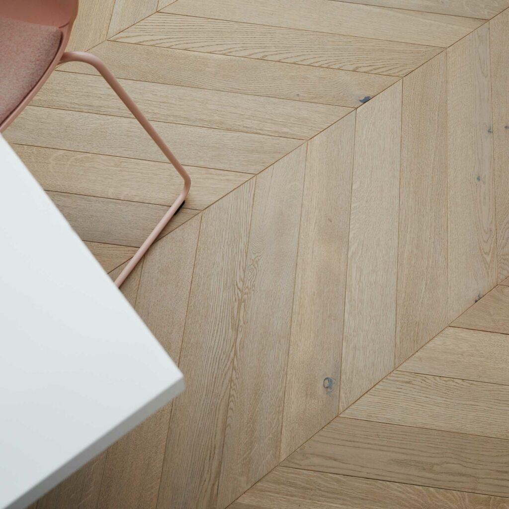 V4 Tundra Chevron, Seashell Engineered Oak Flooring, Rustic, Brushed & UV Oiled, 90x9x610mm