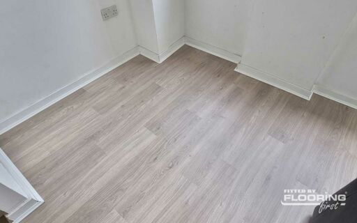 QuickStep ELIGNA Light Grey Varnished Oak Laminate Flooring 8mm Thumb