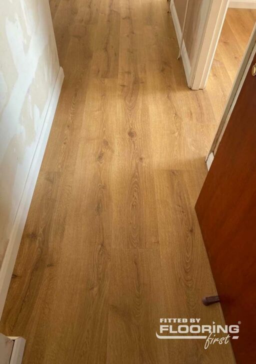 QuickStep Majestic Desert Oak Warm Natural Laminate Flooring, 9.5mm Thumb