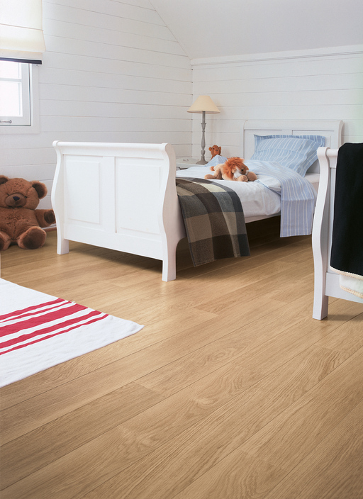 QuickStep PERSPECTIVE White Varnished Oak Planks 4v-groove Laminate Flooring 9.5 mm Image