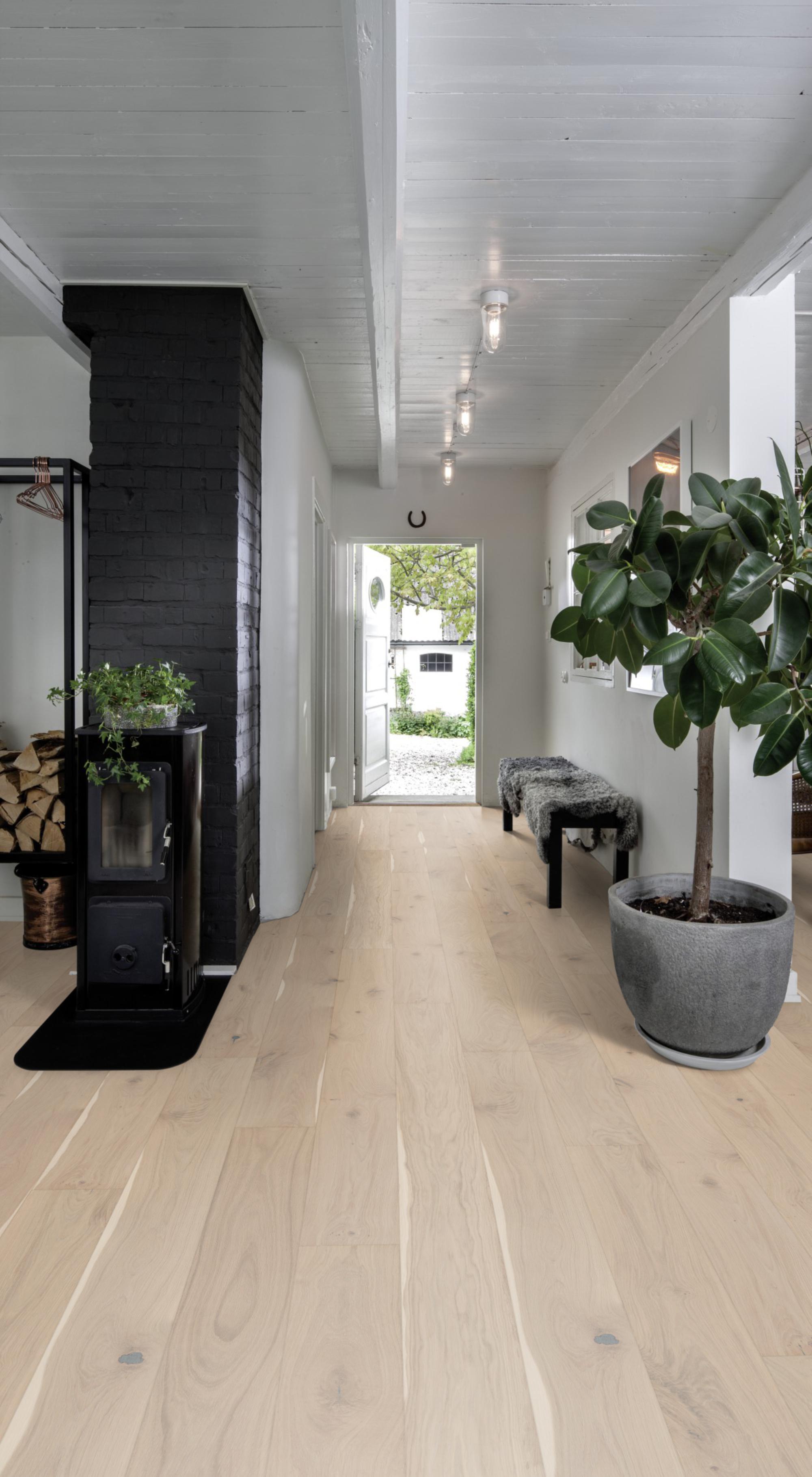 Kahrs Lux Oak Ghost Engineered Flooring, Brushed & Ultra Matt Lacquered, 151x15x2266mm Image