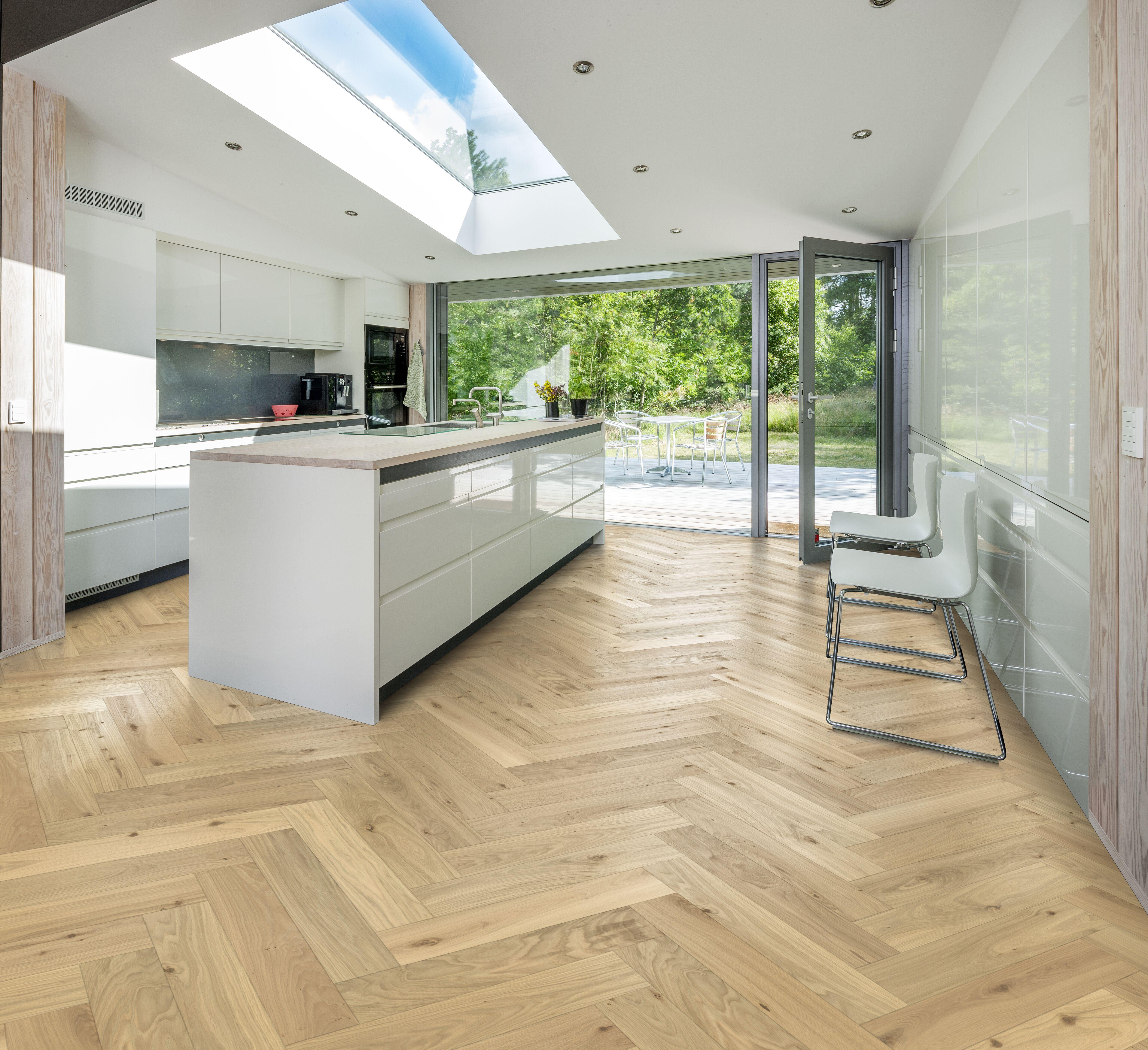 Kahrs Large Herringbone Oak Herringbone Cc Dim White Engineered Flooring, Brushed & Oiled, 120x11x600mm Image