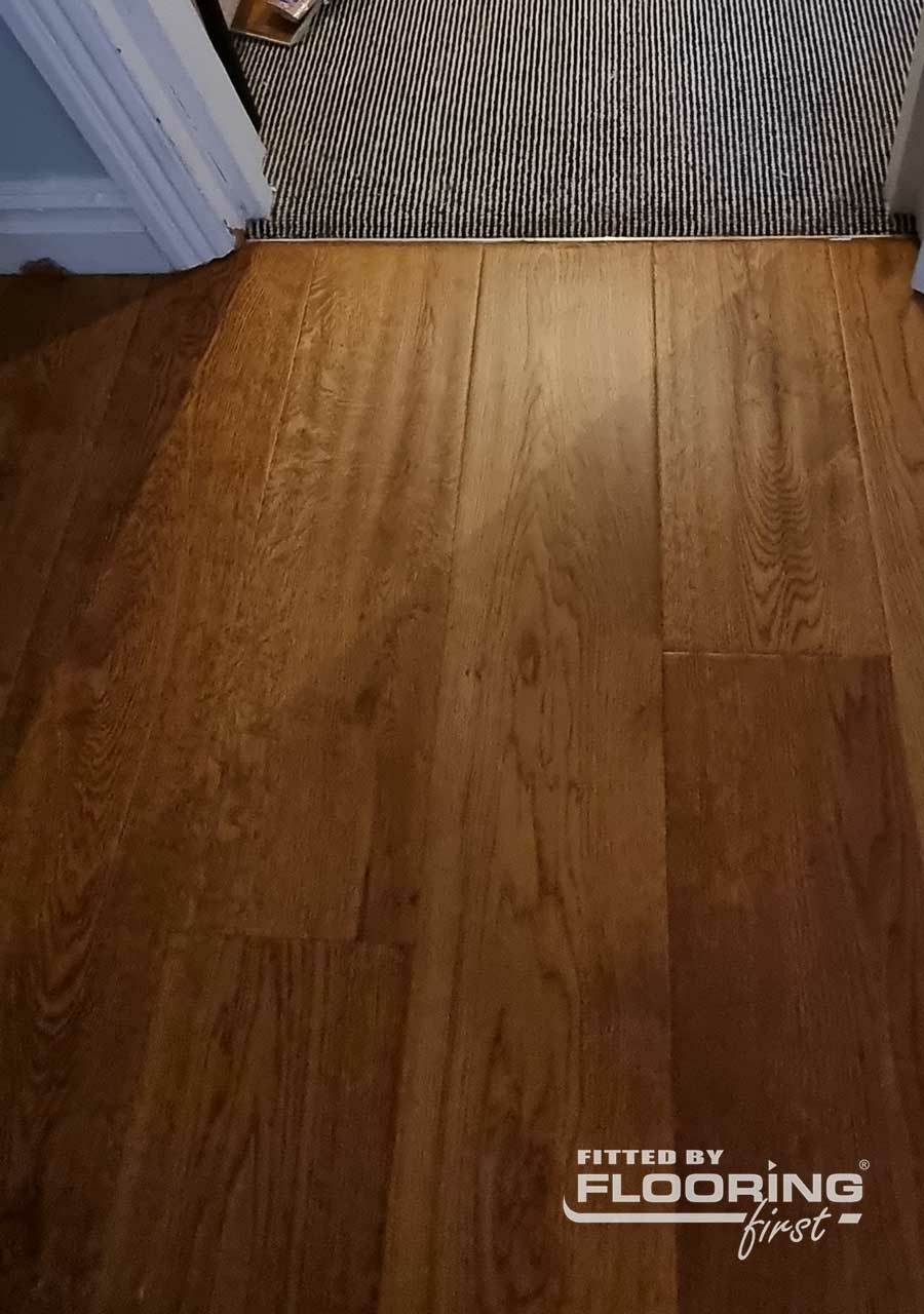 Chene Golden Oak Engineered Flooring, Handscraped, UV Lacquered, RLx190x14mm Image