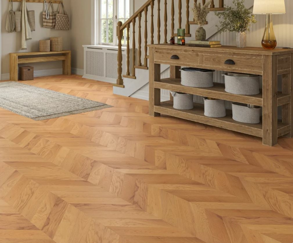 Eryndor Chevron Engineered Oak Flooring, Natural, Brushed, UV Oiled, 90x14x510mm Image