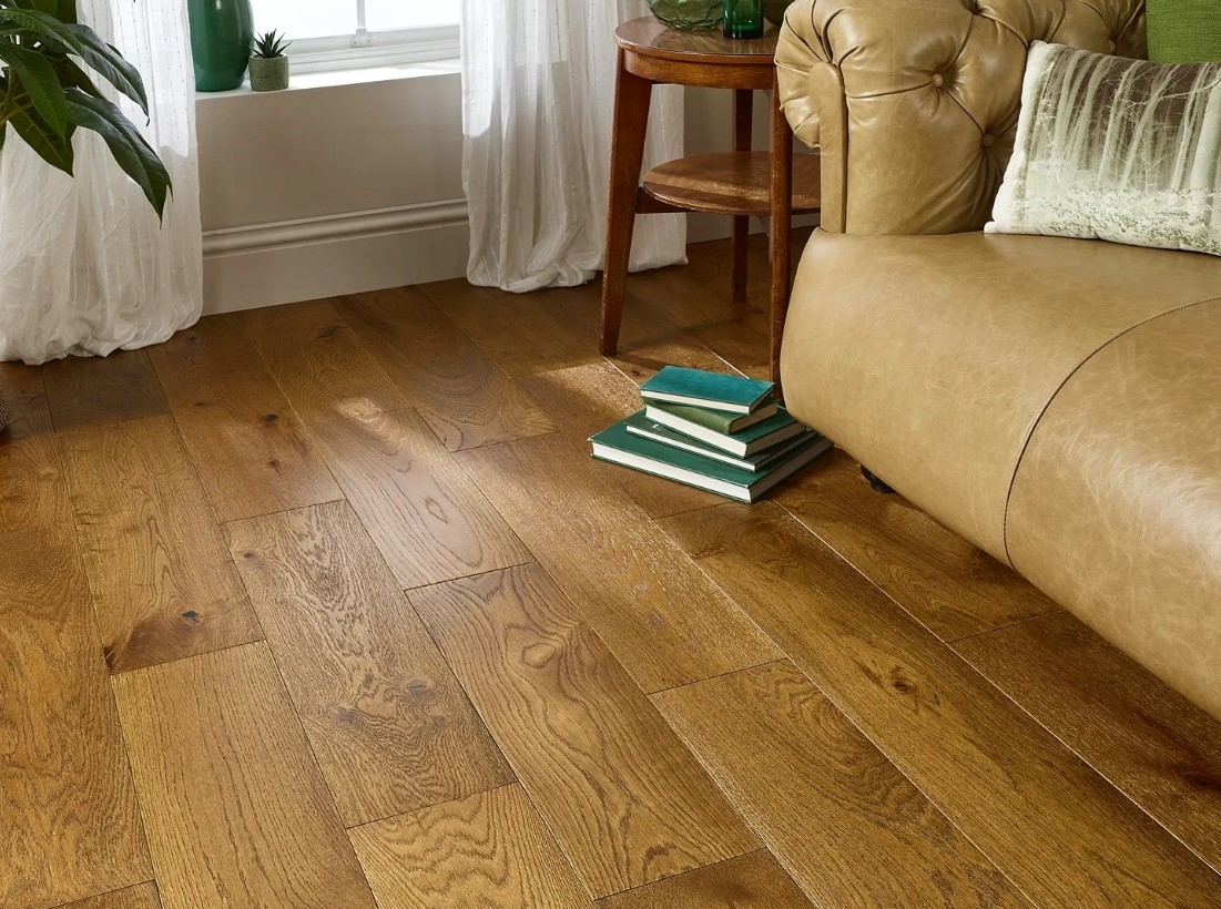 Evolve Richmond, Engineered Oak Flooring, Golden Brushed & Lacquered, 190x14xRLmm Image