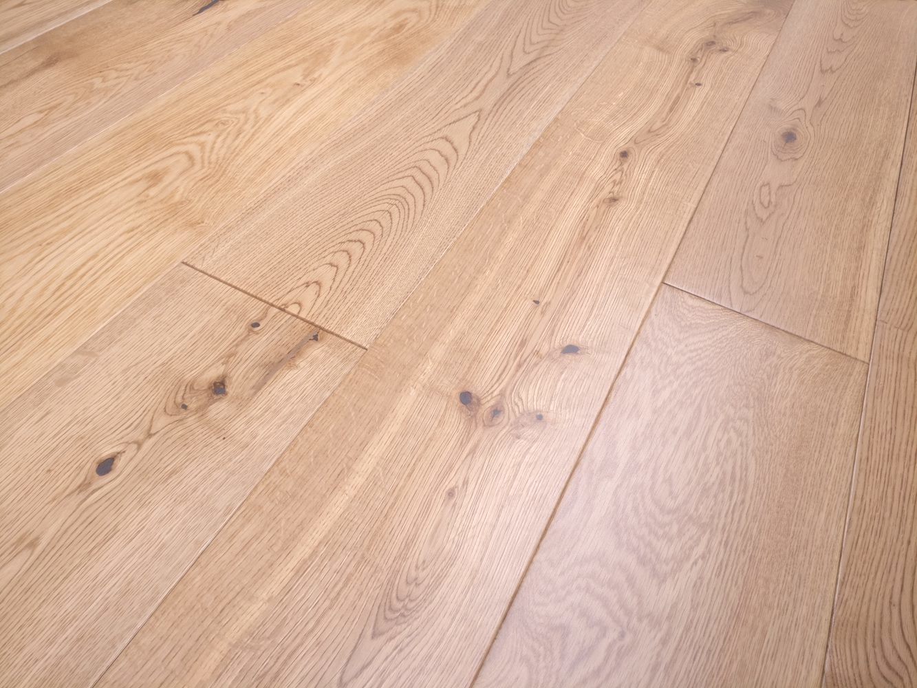 Tradition Solid Oak Flooring, Lacquered, RLx150x18mm Image