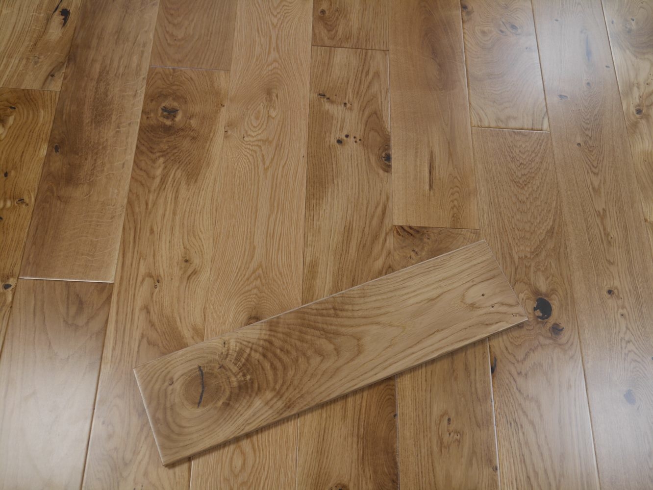 Tradition Solid Oak Flooring, Lacquered, RLx150x18mm Image