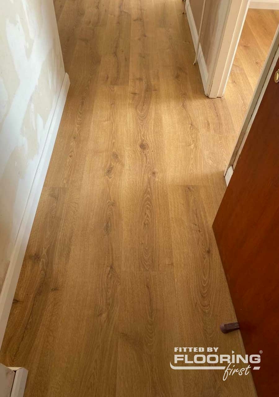 QuickStep Majestic Desert Oak Warm Natural Laminate Flooring, 9.5mm Image