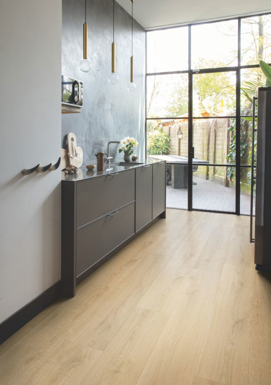 QuickStep Capture Brushed Oak Natural Laminate Flooring, 9mm Image