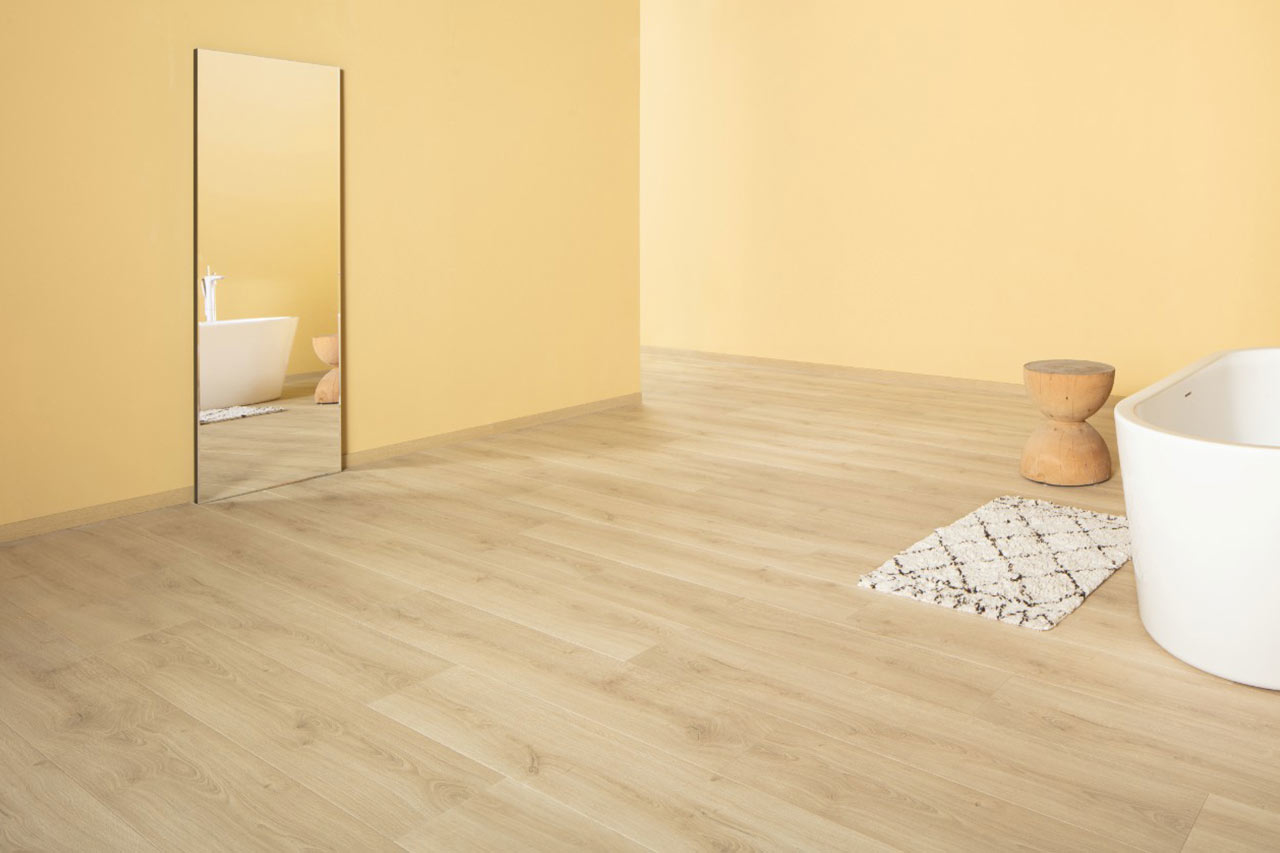 QuickStep Capture Brushed Oak Natural Laminate Flooring, 9mm Image