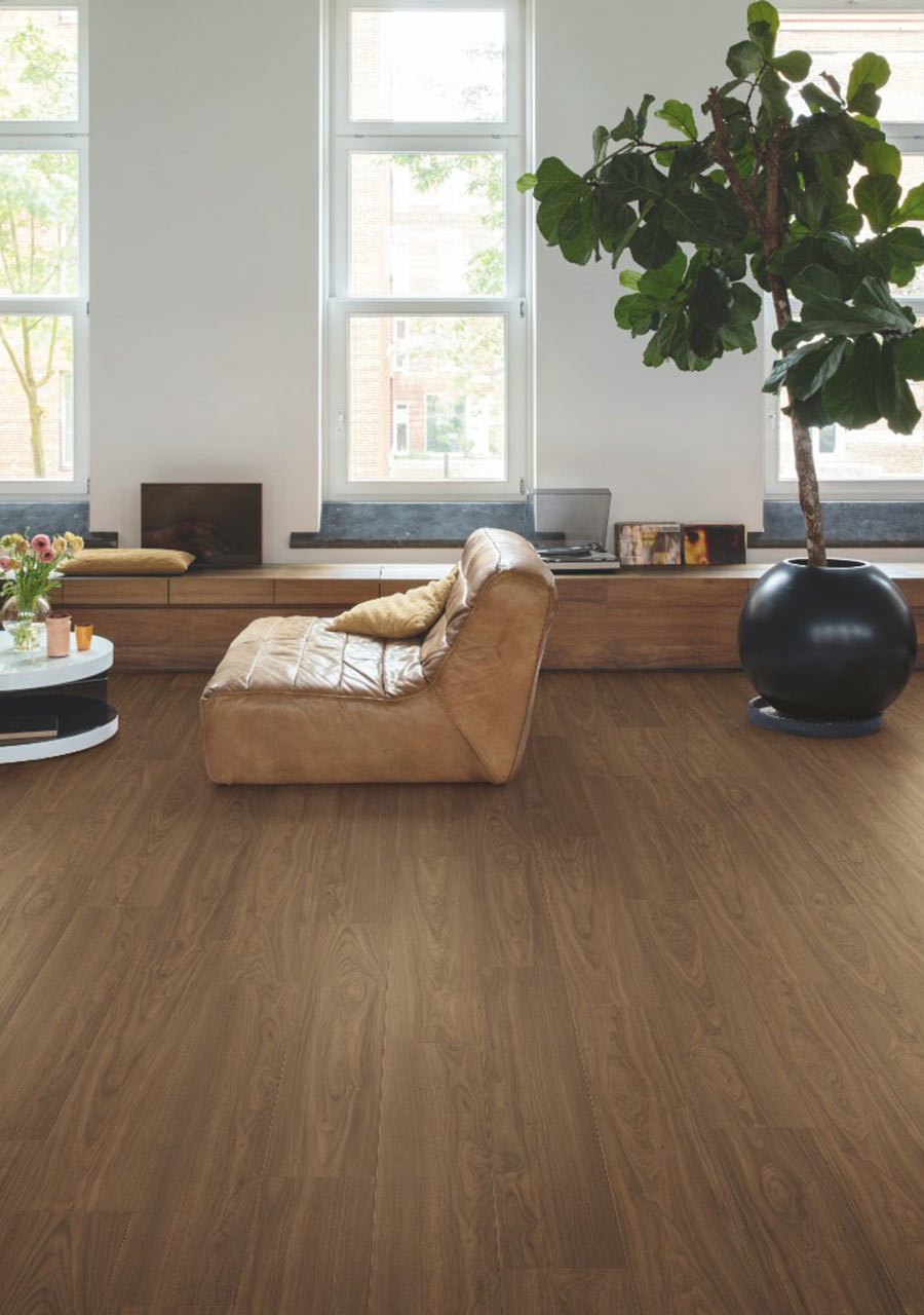 QuickStep Capture Chic Walnut Laminate Flooring, 9mm Image