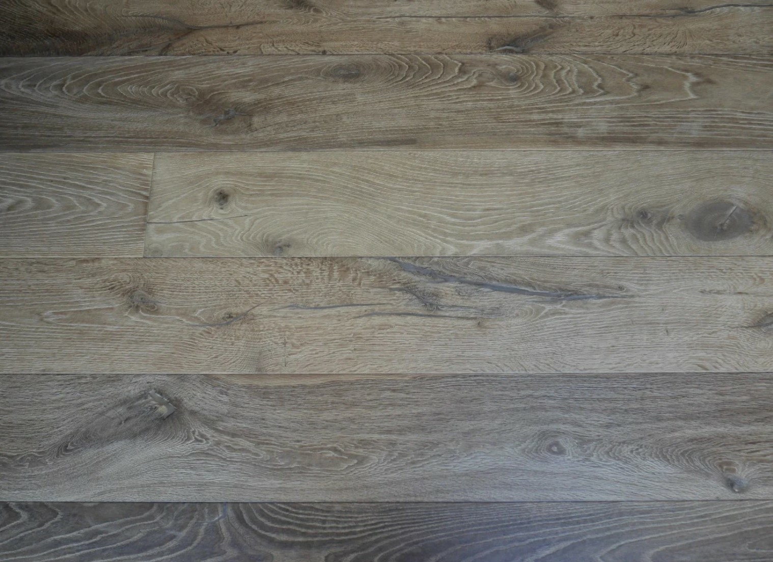 Tradition Deluxe Engineered Oak Flooring, Rustic, Distressed, 220x15x2200mm Image