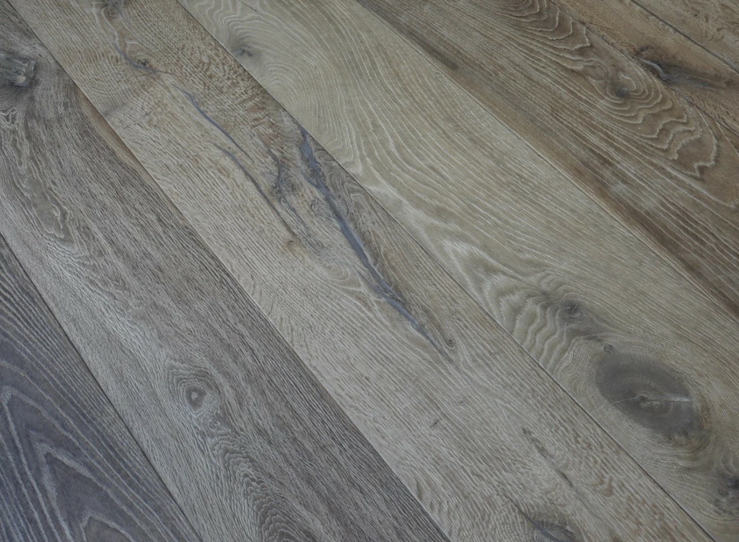 Tradition Deluxe Engineered Oak Flooring, Rustic, Distressed, 220x15x2200mm Image