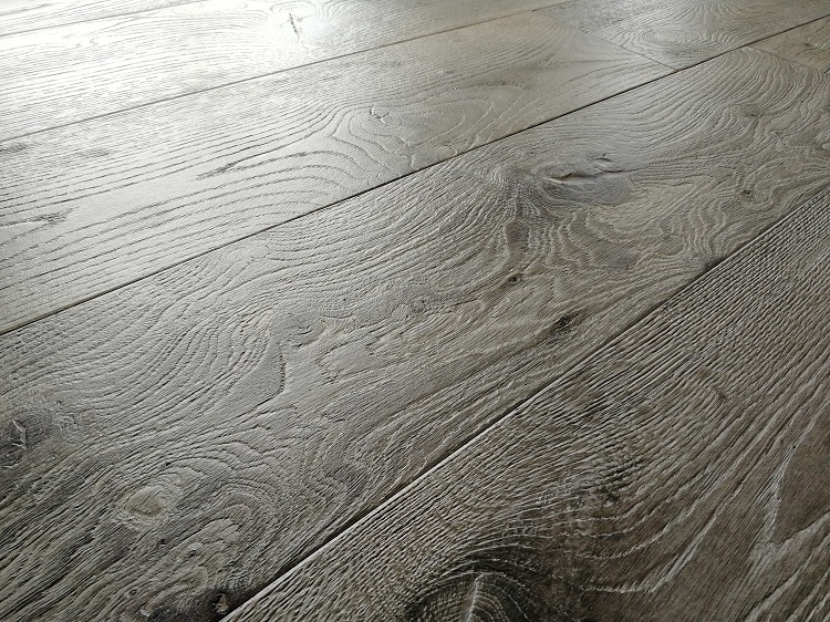 Tradition Deluxe Engineered Oak Flooring, Rustic, Distressed, 220x15x2200mm Image