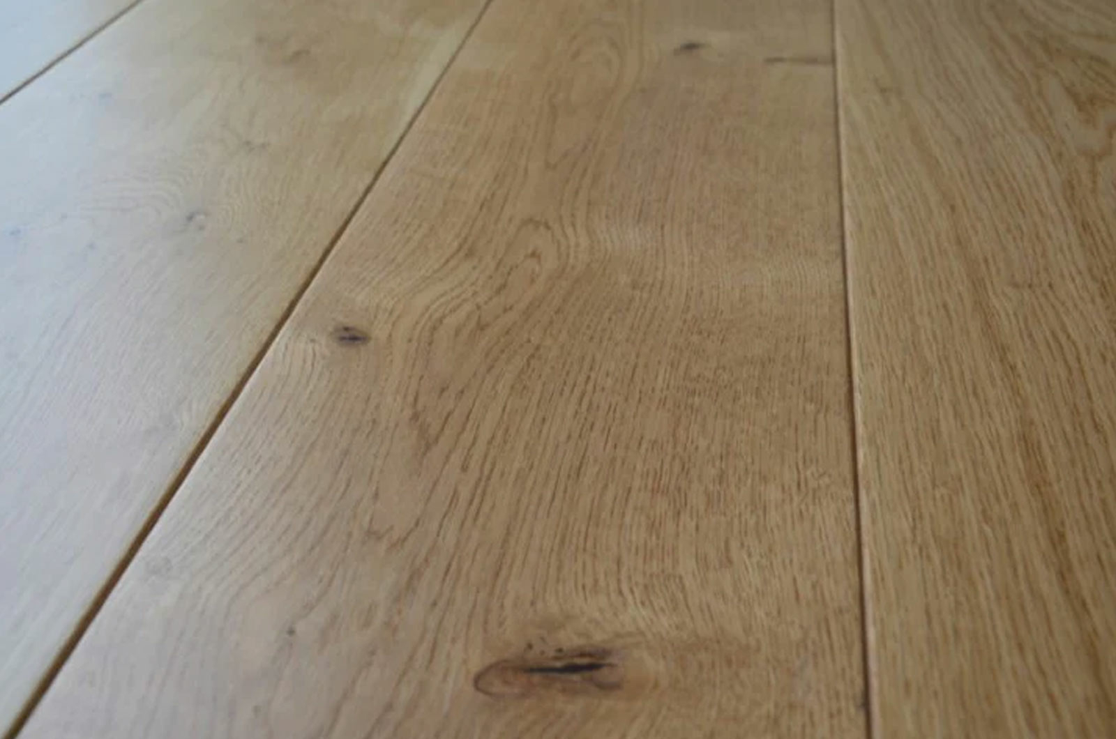 Tradition Engineered Oak Flooring Rustic, Lacquered, 190x20x1900mm Image