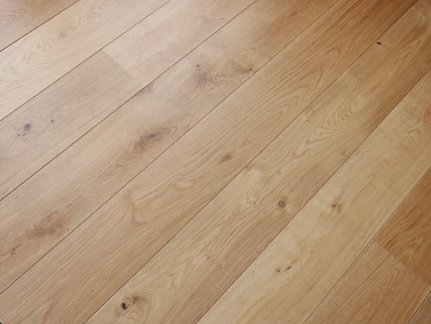Tradition Engineered Oak Flooring Rustic, Lacquered, 190x20x1900mm Image