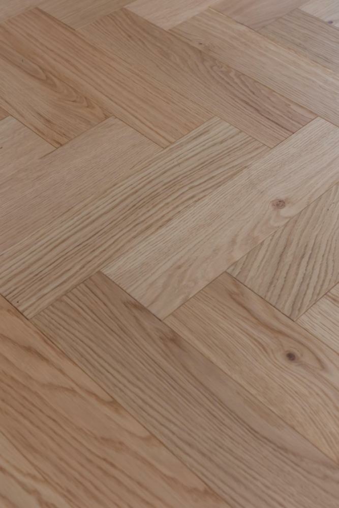 Tradition Life Honey Herringbone Engineered Oak Flooring, Brushed, Lacquered, 90x14x360mm Image