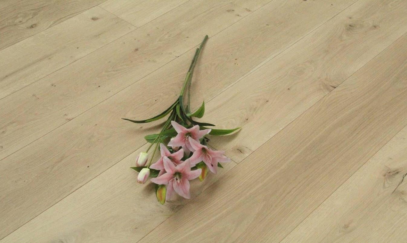 Tradition Select Engineered Oak Flooring, Brushed, Invisible Oiled 260x15x2200mm Image