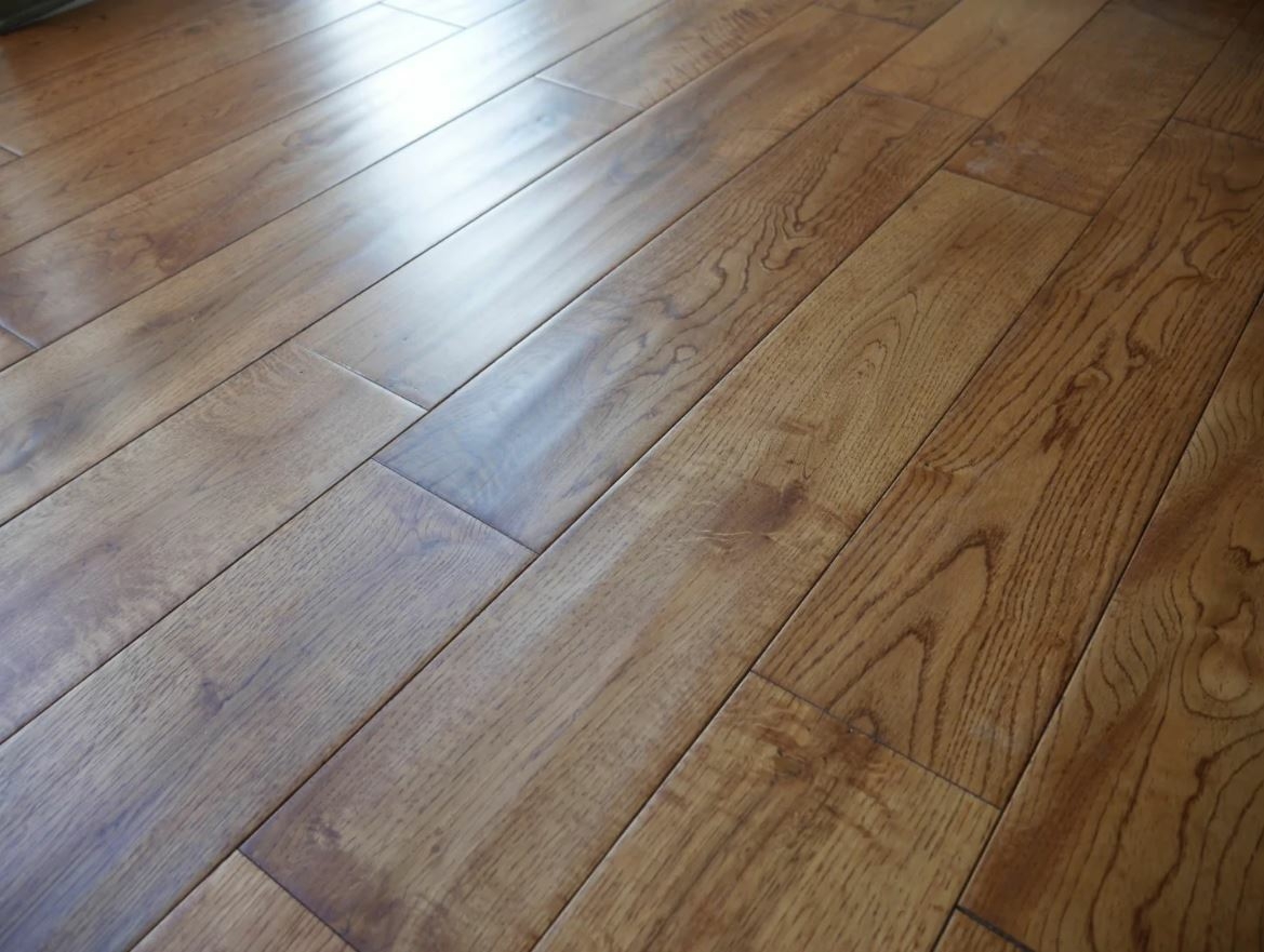 Tradition Solid Golden Oak Hardwood Flooring, Rustic, Handscraped, Matt Lacquered, RLx125x18mm Image