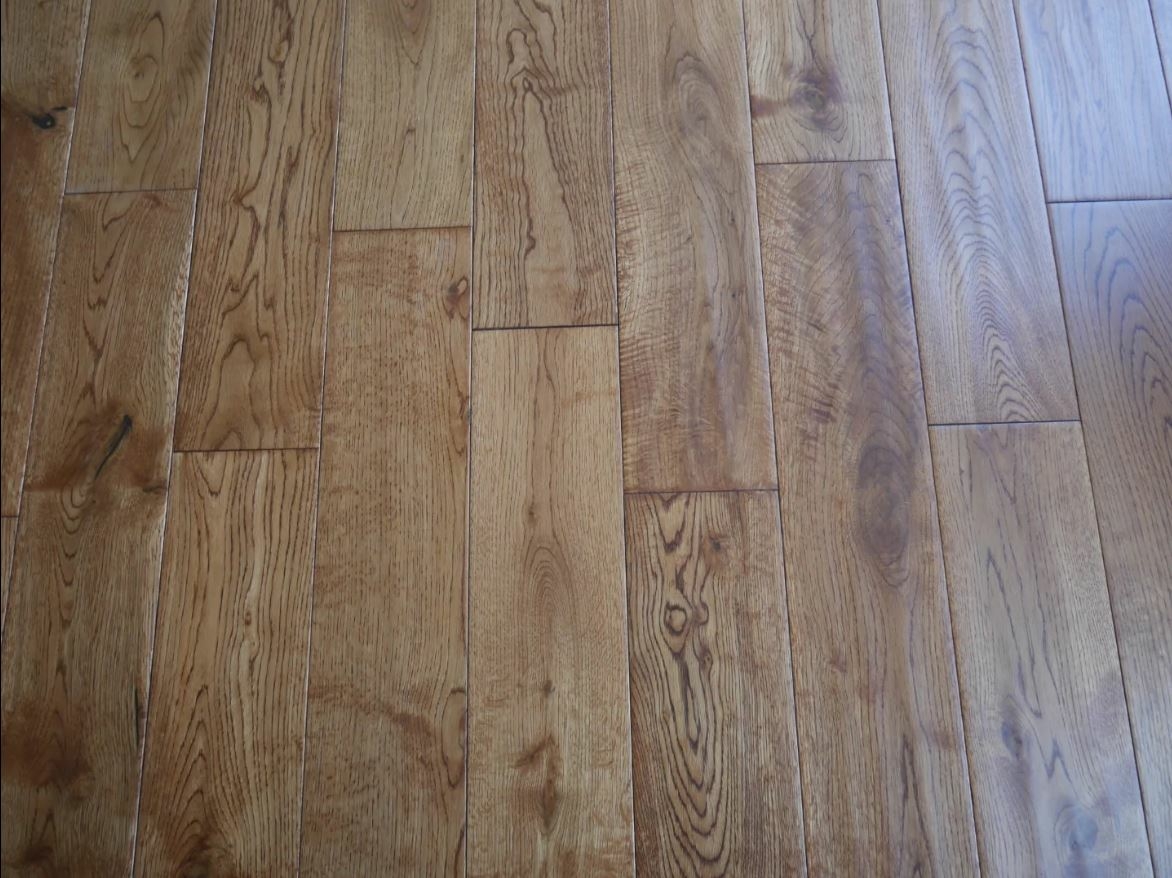 Tradition Solid Golden Oak Hardwood Flooring, Rustic, Handscraped, Matt Lacquered, RLx125x18mm Image