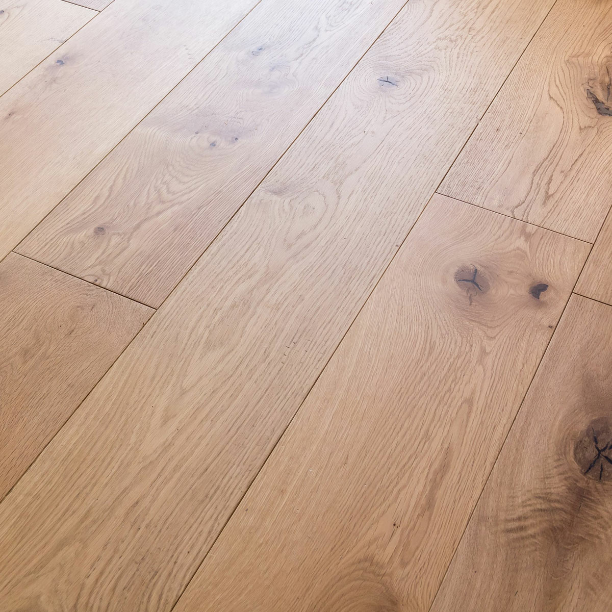 V4 Alpine, Glade Oak Engineered Flooring, Rustic, Matt & UV Lacquer, 190x14x1900mm Image