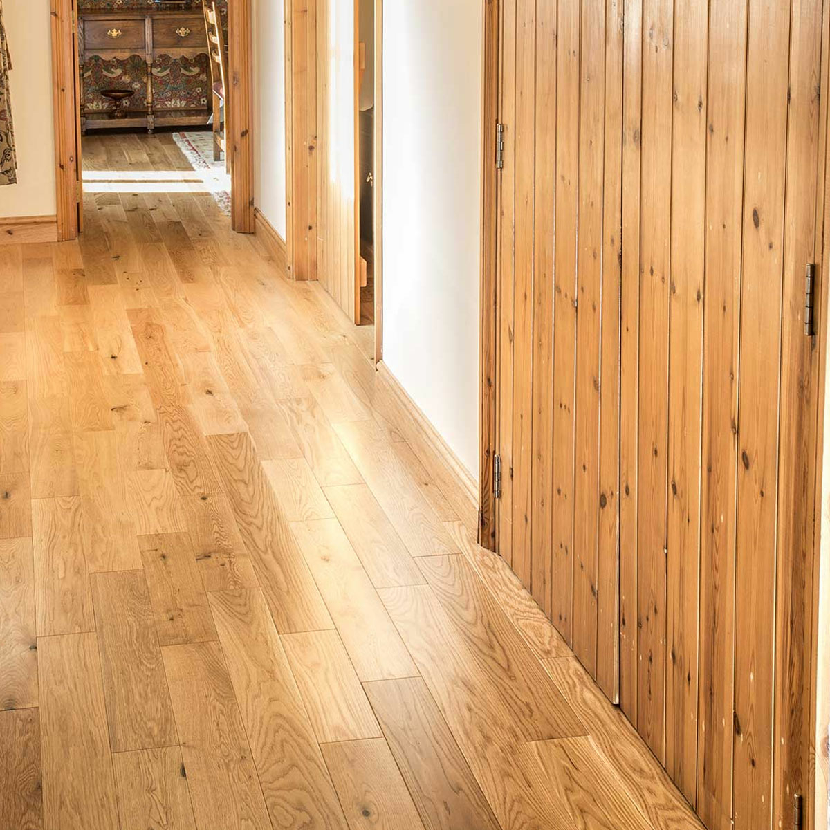 V4 Alpine, Sunlit Oak Engineered Flooring, Rustic, Satin, UV Lacquered, RLx125x18mm Image