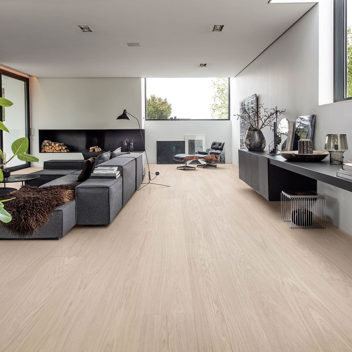V4 Bjelin, Powder White Oak Engineered Flooring, Natural, Stained, Brushed & UV Lacquered, 206x11.3x2200mm Image