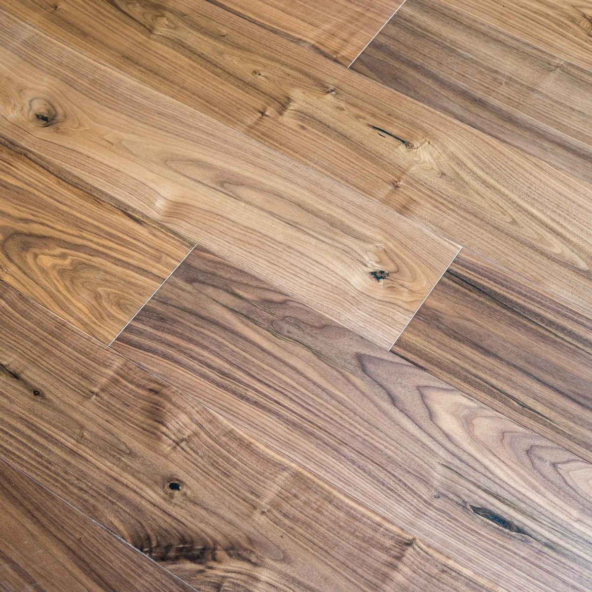V4 Deco Plank, Black Walnut Engineered Flooring, Rustic, UV Oiled, 190x14x1900mm Image