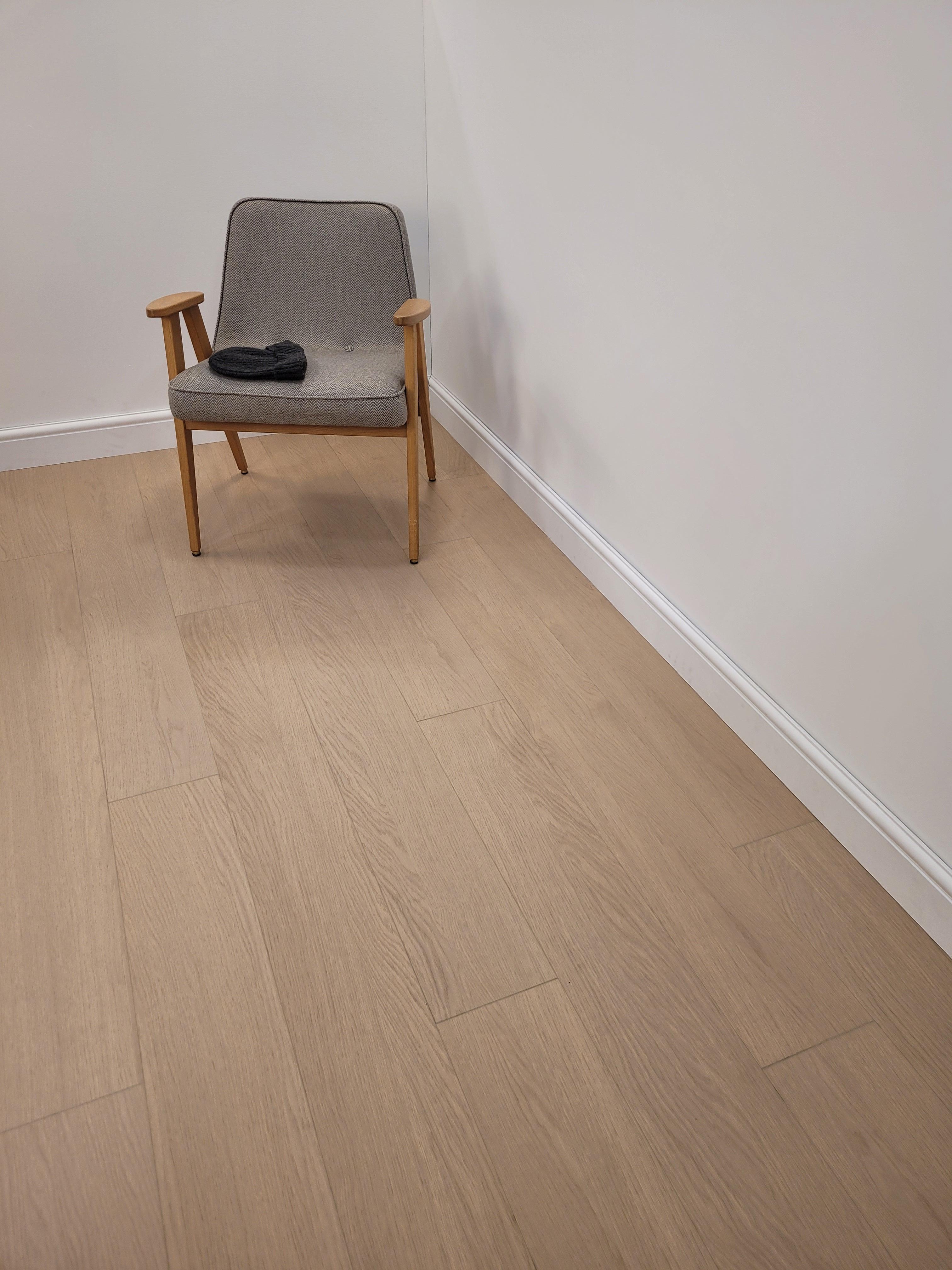 V4 Wood Flooring Carnegie Veneered Plank, 190mm x 10.4mm x 1500mm Image